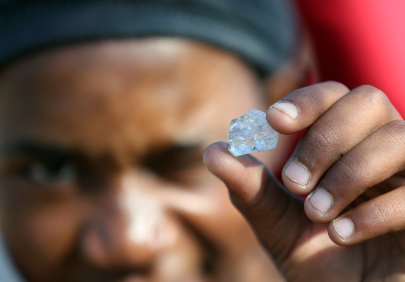  Diamond rush’ grips South African village after discovery of unidentified stones